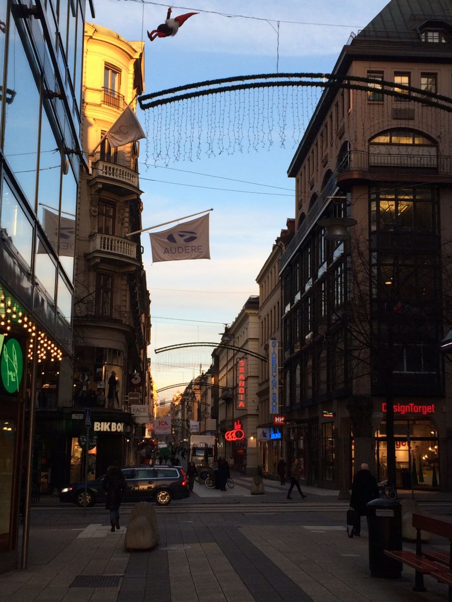 Auderes kontor är beläget i centrala stockholm vid korsningen Kungsgatan, Drottninggatan